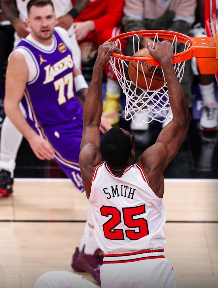 乐鱼体育-打鸡血了！湖人129-118公牛，看数据：他是头号功臣！