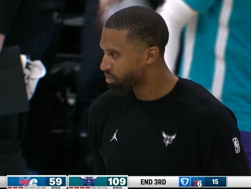 乐鱼官网-残暴！黄蜂三节打完以109-59领先76人整整50分