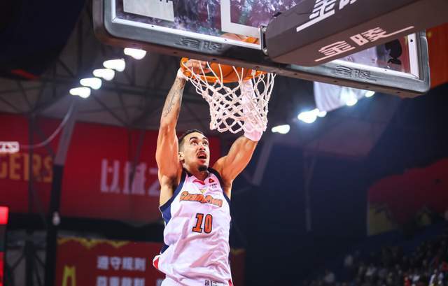 乐鱼体育-CCTV5直播！广东VS吉林拒绝爆冷，胡明轩渐入佳境，杜锋力保榜首