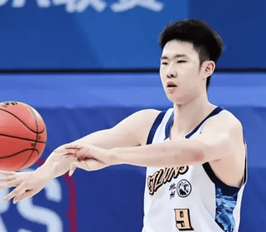 乐鱼体育-广厦丢G1四将需背锅!胡金秋错失绝平,替补双外迷失,赵嘉仁辣眼